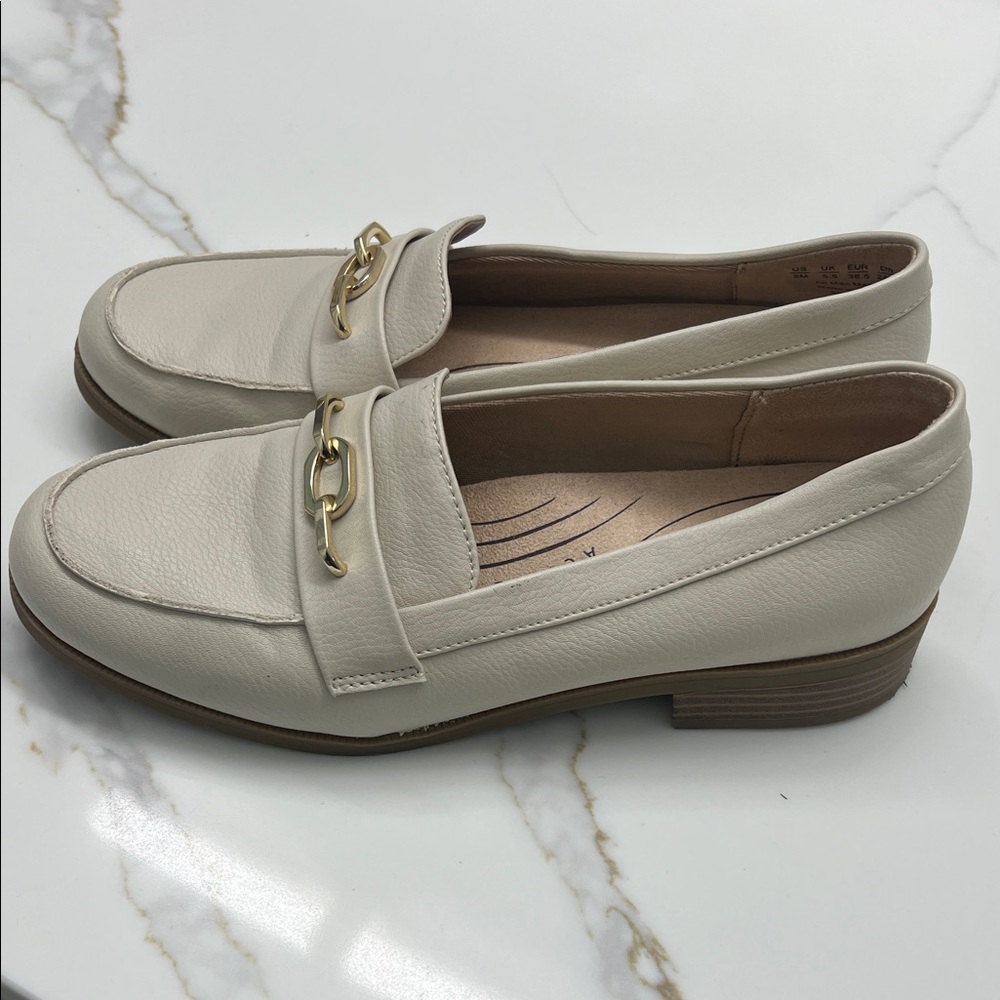 Life Stride Women's Beige Loafers with Gold Accent - Picture 2 of 3